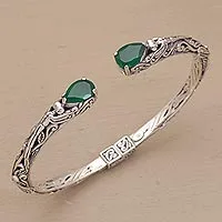 Pulsera de puño de cuarzo, 'Buscandote' - Pulsera de puño con bisagras de plata de ley de cuarzo verde balinés