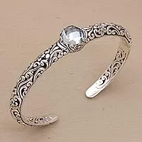 Brazalete de topacio azul - Brazalete artesanal de plata y topacio azul de comercio justo