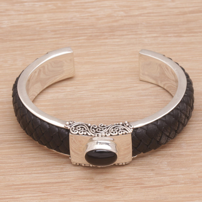 Manschettenarmband aus Onyx und Leder - Geflochtenes Manschettenarmband aus Leder und Onyx