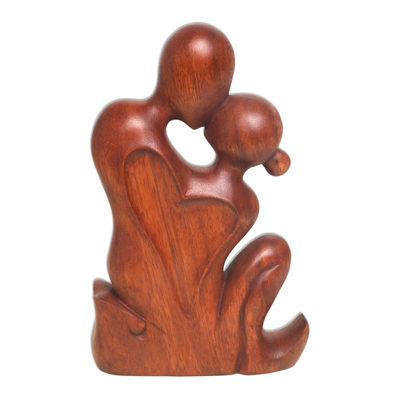 estatuilla de madera - Romántica estatuilla de madera de suar tallada a mano de Bali