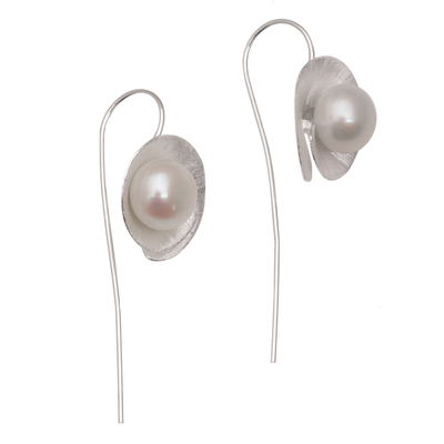 Tropfen-Ohrringe mit Zuchtperlen, „Lily Glamour“ – Tropfen-Ohrringe mit Süßwasser-Zuchtperlen aus Sterlingsilber