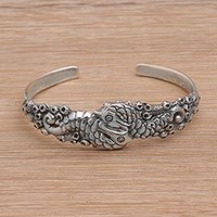 Pulsera de puño de plata de ley, 'Familia de caballitos de mar' - Pulsera de puño de caballito de mar de plata de ley 925 de Indonesia