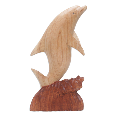 Holzskulptur - Handgeschnitzte Delfinskulptur aus Suar-Holz aus Bali