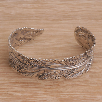 Manschettenarmband aus Sterlingsilber, 'Flawless Leaves' - Manschetten-Armband aus Sterlingsilber mit Blatt-Motiv aus Bali