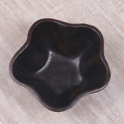 Servierschüssel aus Keramik - Sternförmige Keramik-Servierschale aus Indonesien