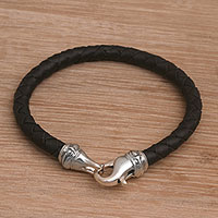 Herrenarmband aus Leder und Sterlingsilber, „Serpent Style“ – Herrenarmband aus geflochtener Lederkordel aus Bali