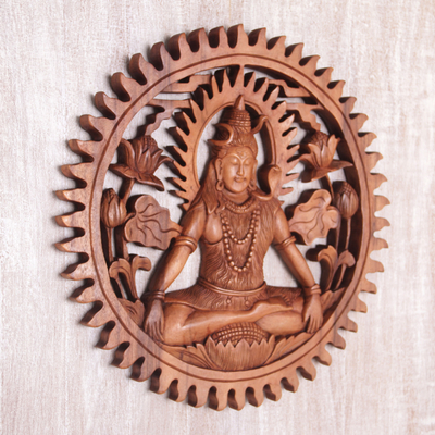 Relief-Wandpaneel aus Holz, „Lord Shiva“ – handgeschnitztes Shiva-Wandpaneel aus Suar-Holz