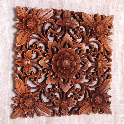 Wandreliefplatte aus Holz - Handgeschnitzte florale Wandreliefplatte aus Suar-Holz