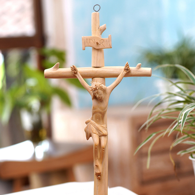Holzwandkreuz, Kreuzigung - Krokodilholz-Wandskulptur von Jesus am Kreuz