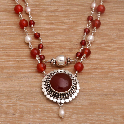 Collar con colgante de perlas cultivadas y cornalina - Colgante de perla cultivada de agua dulce y cornalina de Bali