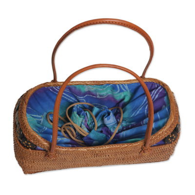 Handtasche mit Grashenkel, 'Aurora-Tempel'. - Handgefertigte balinesische Handtasche mit Lombok-Henkel aus Naturgras