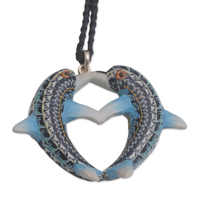 Halskette mit Polymer-Ton-Anhänger - Handgefertigte Halskette mit Delfin-Anhänger aus Fimo, Indonesien