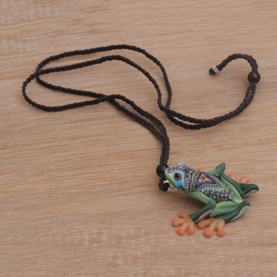 Halskette mit Polymer-Ton-Anhänger - Handgefertigte Laubfrosch-Halskette aus Fimo aus Bali