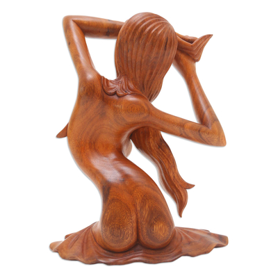 estatuilla de madera - Estatuilla de mujer de madera de suar tallada a mano de Bali