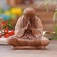 Estatuilla de madera, 'Meditativa' - Estatuilla de Buda meditante de madera de Suar balinesa hecha a mano