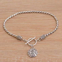 Pulsera con dijes de plata de ley, 'Temesir Omkara' - Pulsera con dijes Om de plata de ley hecha a mano en Bali