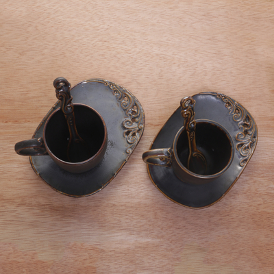 Tasse und Untertasse aus Keramik, 'Keraton Temptation in Brown' (Set für 2 Personen) - Braunes Keramik-Paar mit Bechern, Löffeln und Untertassen (6-teiliger Satz)