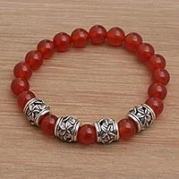 Pulsera elástica con cuentas de carnelian, 'Jepun Sunset' - Pulsera elástica con cuentas de carnelian con cuentas de plata de ley