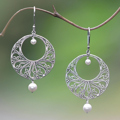 Aretes colgantes de perlas cultivadas - Pendientes colgantes balineses hechos a mano en plata 925 con perlas cultivadas