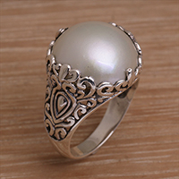 Gewölbter Ring aus kultivierten Mabe-Perlen, „Palatial Dreams“ – Gewölbter Ring aus kultivierten Mabe-Perlen und Sterlingsilber aus Bali