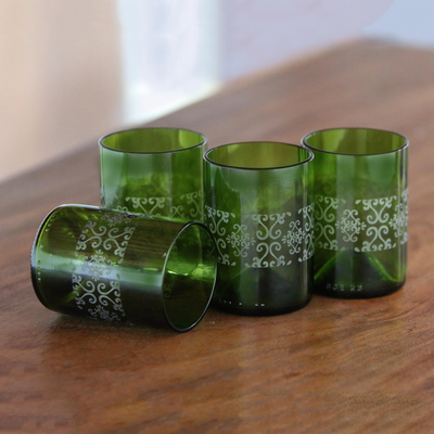Vasos de jugo de vidrio reciclado, (juego de 4) - Juego de cuatro vasos de jugo batik de botellas recicladas