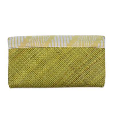 Clutch aus Lontar-Blatt und Baumwoll-Batik - Gelb-weiße Batik-Parang-Lontar-Blatt- und Baumwoll-Clutch