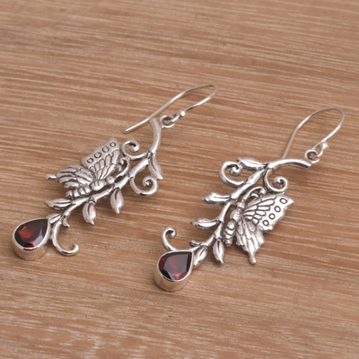 Granat-Ohrhänger - Ohrhänger mit Schmetterlingen aus Granat und Sterlingsilber