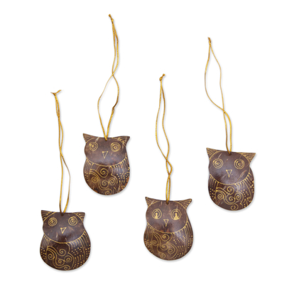 Kokosnussschalen-Ornamente, (4er-Set) - Set aus handgefertigten javanischen Kokosnussschalen-Eulenfiguren-Ornamenten