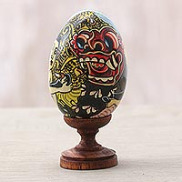 Escultura de madera, 'Calon Arang' - Escultura de bruja de madera de Albesia en forma de huevo de Bali