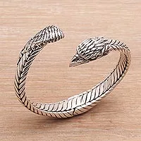 Manschettenarmband aus Sterlingsilber, „Magnificent Eagle“ – Unisex-Armband aus Sterlingsilber mit Adler aus Indonesien