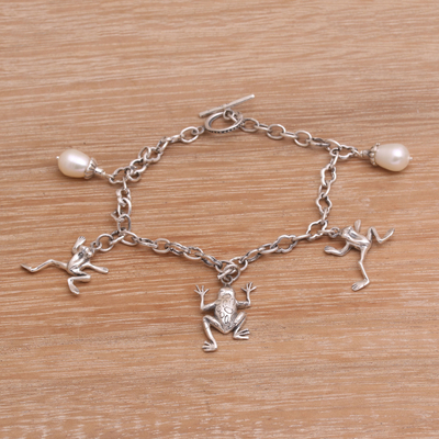 Cultured pearl charm bracelet, 'Frog Dance' - Cultured Freshwater Pearl and Silver Frog Charm Bracelet