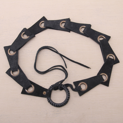 Cinturón de cuero - Cinturón de cuero negro contemporáneo con detalles de acero inoxidable