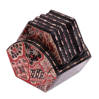 Holz-Batik-Untersetzer, „Sekarjagad“ (6er-Set) – Rotes und schwarzes Batik-Set mit Blumenmuster, bestehend aus sechs Untersetzern aus Wadang-Holz