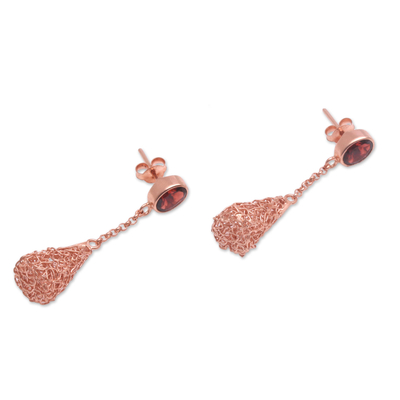 Rosenvergoldete Granat-Baumelohrringe, 'Fliegende Glut - Granat- und rosenvergoldete Ohrringe aus Sterlingsilber