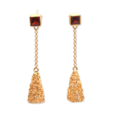 Vergoldete Granat-Baumelohrringe, 'Tanzende Glut'. - Granat- und 18k vergoldete Ohrringe aus Sterlingsilber