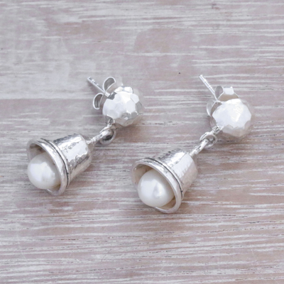 Aretes colgantes de perlas cultivadas - Pendientes colgantes de campana con perlas cultivadas de Bali