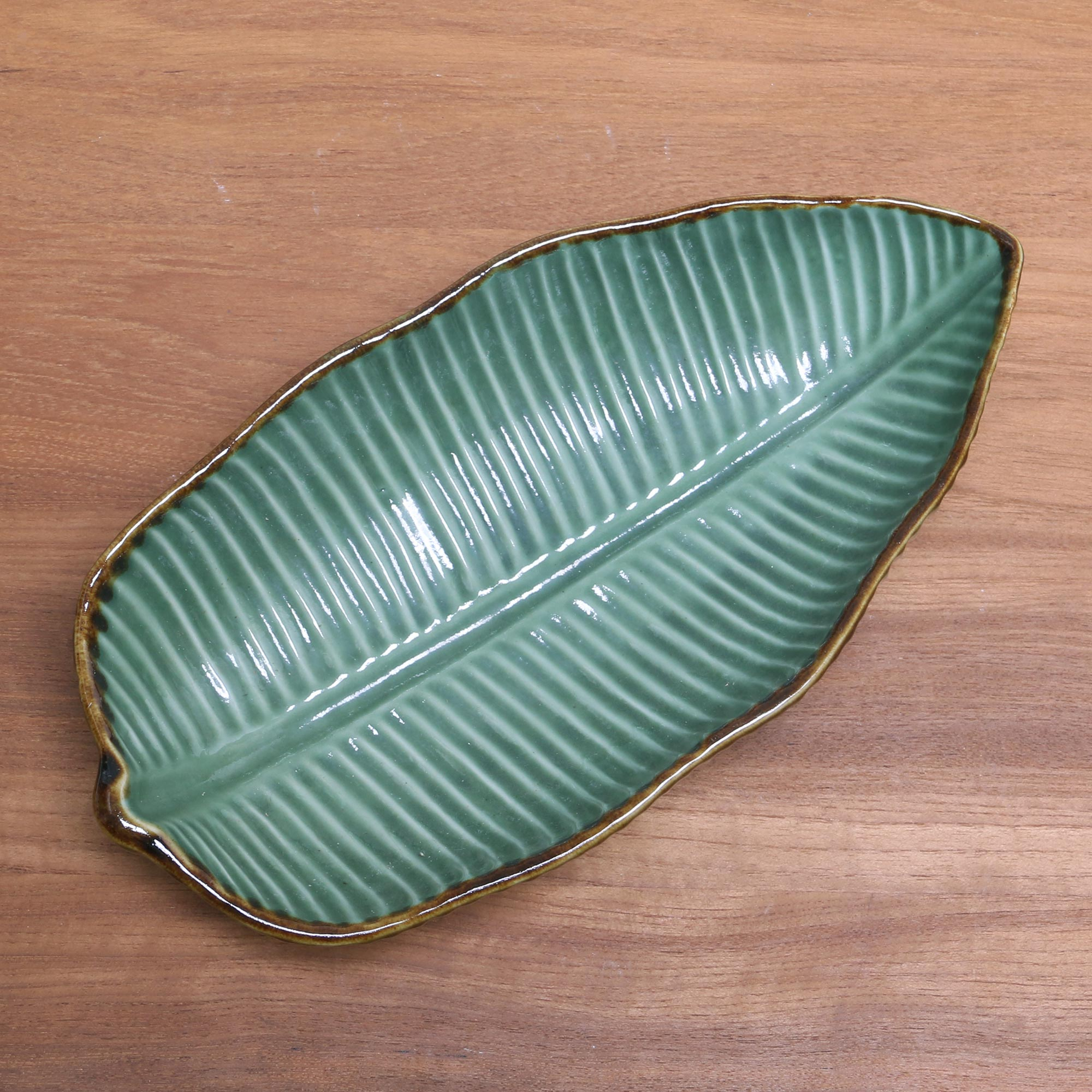 UNICEF Market | Ceramic Banana Leaf Serving Bowl from Bali (11 Inch