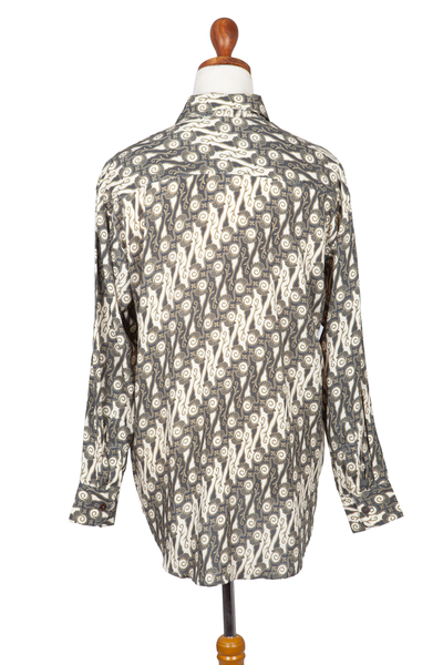 Herren-Langarmhemd aus Rayon, „Parang Chic“ – Herren-Langarmhemd aus Rayon mit dunkelgrauem auf blassgelbem Aufdruck