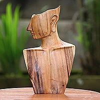 Holzskulptur „I'm Listening“ – handgeschnitzte Suar-Holzskulptur aus Bali