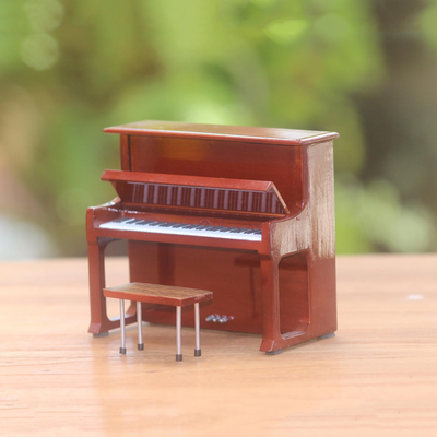 Dekoratives Miniatur-Klavier, 'Aufrechtes Klavier - Handgefertigte dekorative Mini-Klavierfigur aus Mahagoni