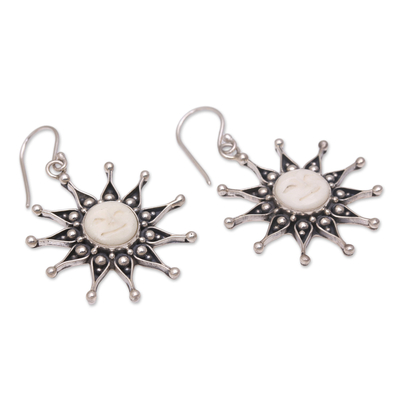 Sterling Silber Ohrringe, „Gleaming Sunshine“ – Javanische Sonnen-Ohrringe aus Sterlingsilber und Knochen 