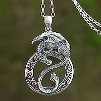 Herren-Granat-Anhänger-Halskette, „Dragon Flare“ – Herren-Granat-Drachen-Halskette aus Bali