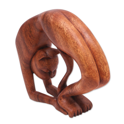 Escultura de madera - Escultura de postura de yoga de gato de madera de suar tallada a mano de Bali