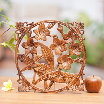 Panel en relieve de madera - Panel en relieve floral de madera de suar tallado a mano de Bali