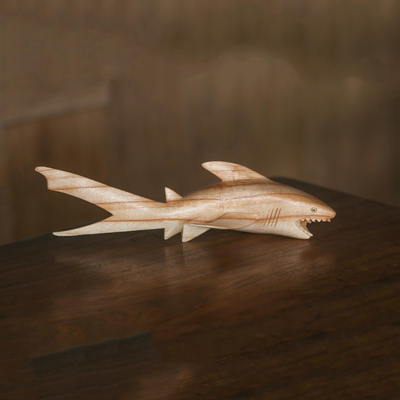 Escultura de madera - Escultura de tiburón trillador de madera tallada a mano de Bali