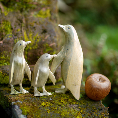 Wood sculptures, 'Penguin Family' (set of 3) - Set of Three Hand-Carved Hibiscus Wood Penguin Family