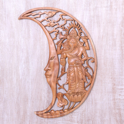 Panel de relieve de madera, 'Ganesha Moon' - Ganesha en panel de relieve de madera tallada a mano de luna creciente
