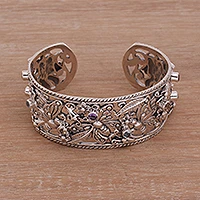 Manschettenarmband mit mehreren Edelsteinen, „Dazzling Butterflies“ – Manschettenarmband mit mehreren Edelsteinen und Sterlingsilber mit Schmetterlingen