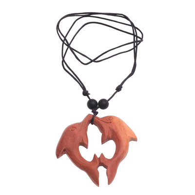 Holzanhänger-Halskette, 'Brown Dolphin Duet'. - Braune Holz-Delphin-Anhänger-Halskette aus Bali