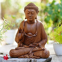 skulptur „Buddha im Lotus“.